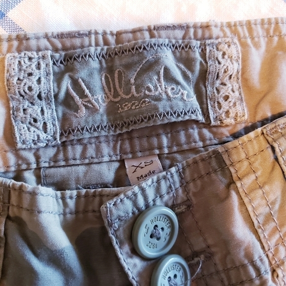 🪴bogo FREE🪴 Hollister Camo Crop Capri size XS - Picture 4 of 4